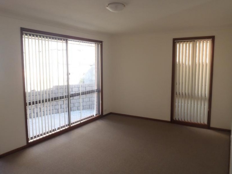 98A Cummins St, Unanderra NSW 2526