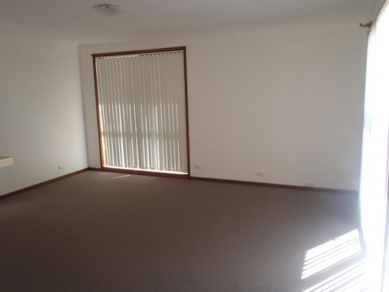 98A Cummins St, Unanderra NSW 2526