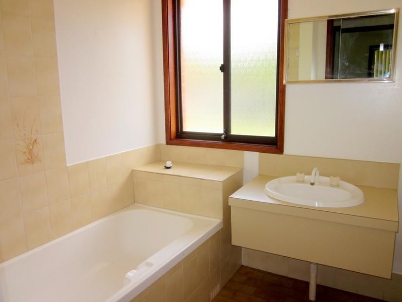 98A Cummins St, Unanderra NSW 2526