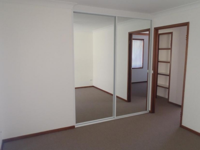 98A Cummins St, Unanderra NSW 2526