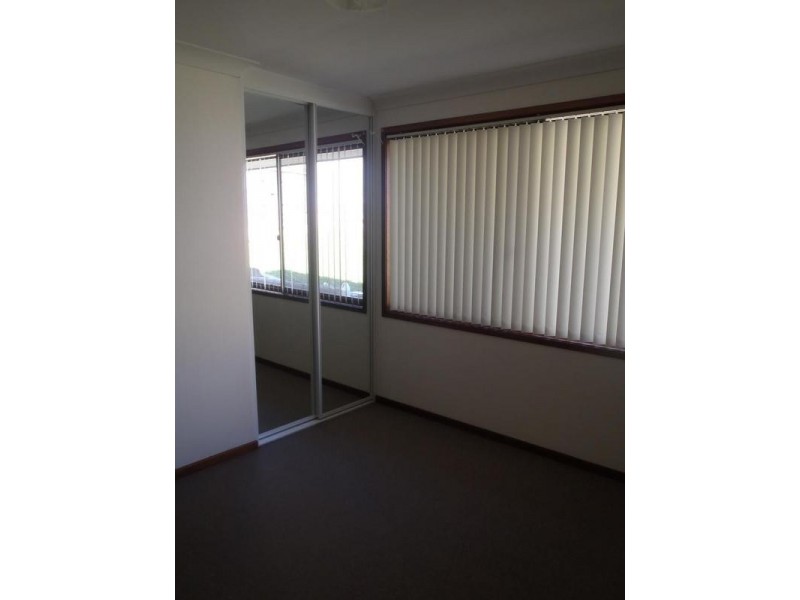 98A Cummins St, Unanderra NSW 2526