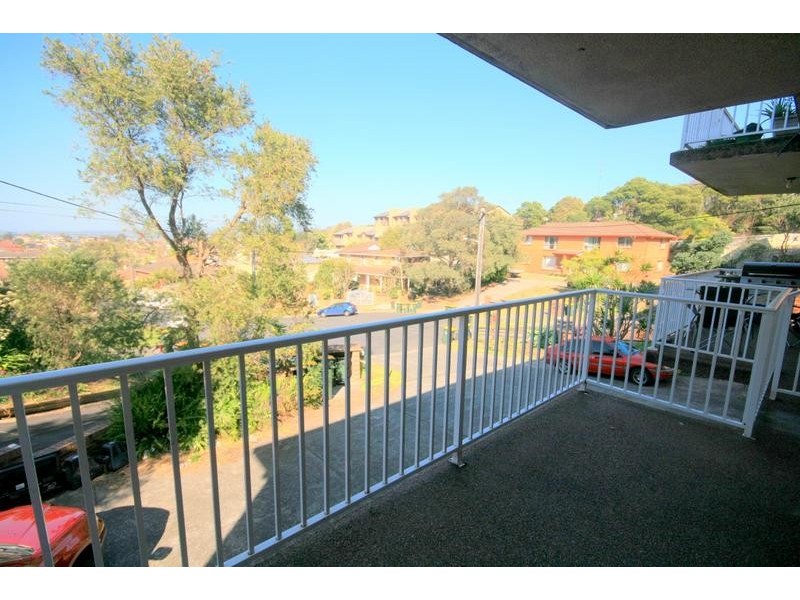 2/15 Melinda Grove, Lake Heights NSW 2502