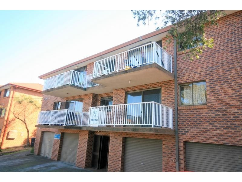 2/15 Melinda Grove, Lake Heights NSW 2502