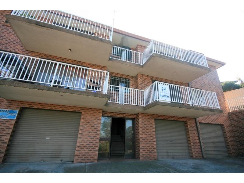 2/15 Melinda Grove, Lake Heights NSW 2502