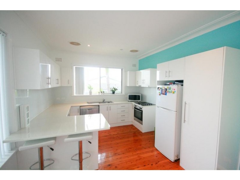 43 Beatus Street, Unanderra NSW 2526
