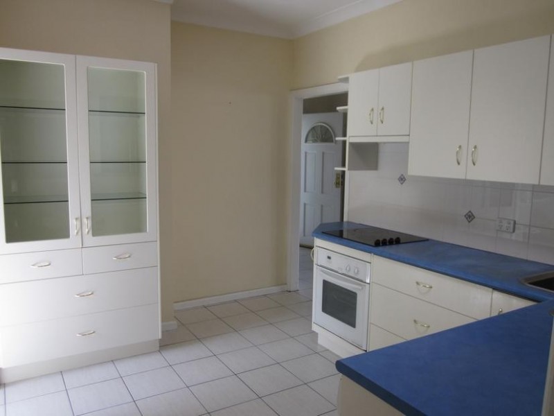 5 Albert St, Unanderra NSW 2526