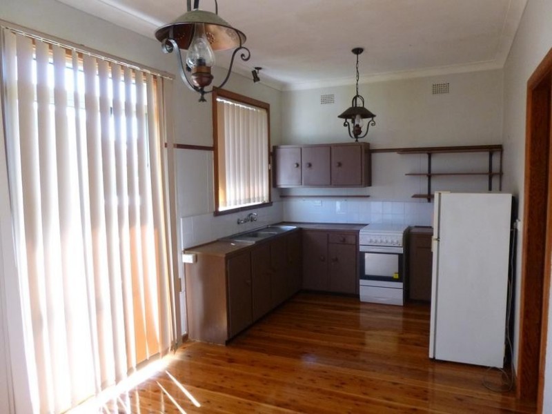 58 Rowland Ave, Wollongong NSW 2500