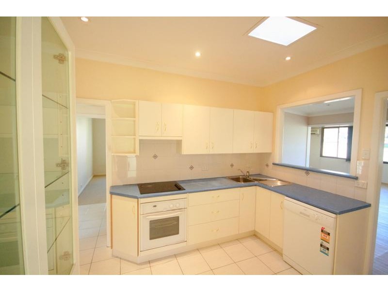 5 Albert Street, Unanderra NSW 2526