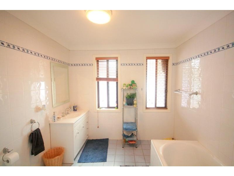 10 Lancashire Street, Berkeley NSW 2506