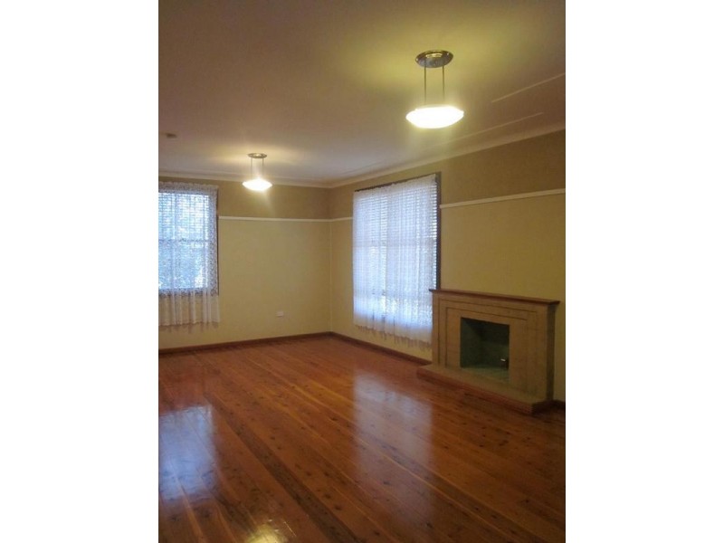 28 Rose Pde, Unanderra NSW 2526