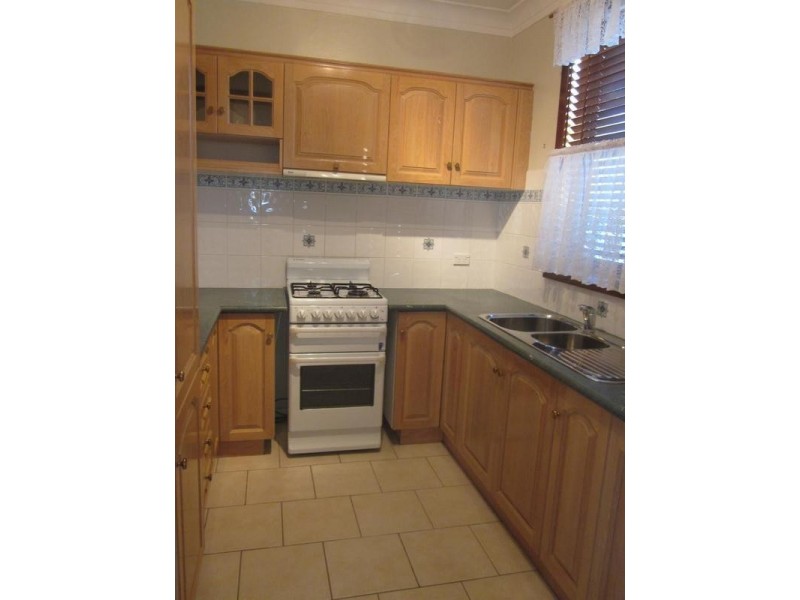 28 Rose Pde, Unanderra NSW 2526