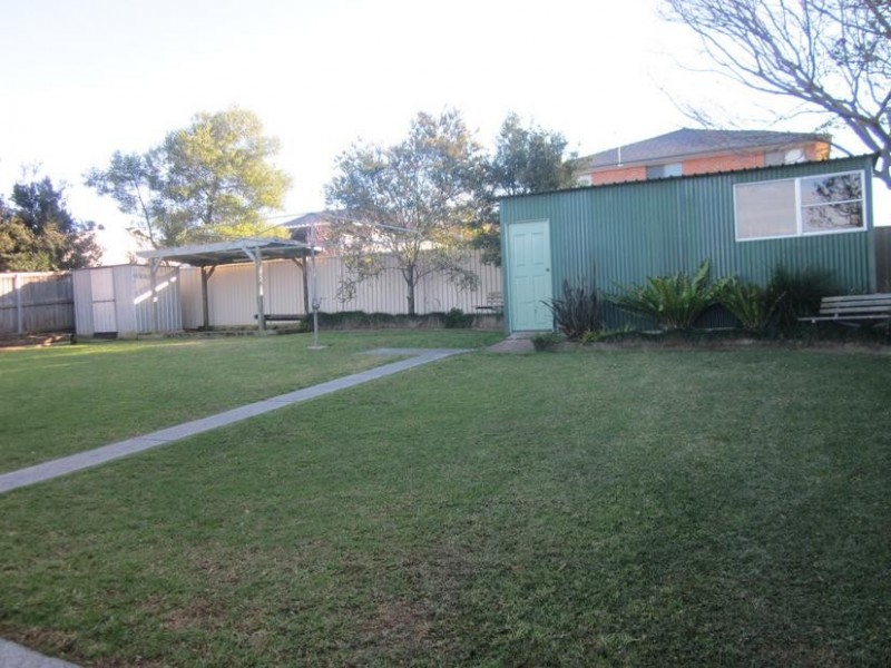 28 Rose Pde, Unanderra NSW 2526