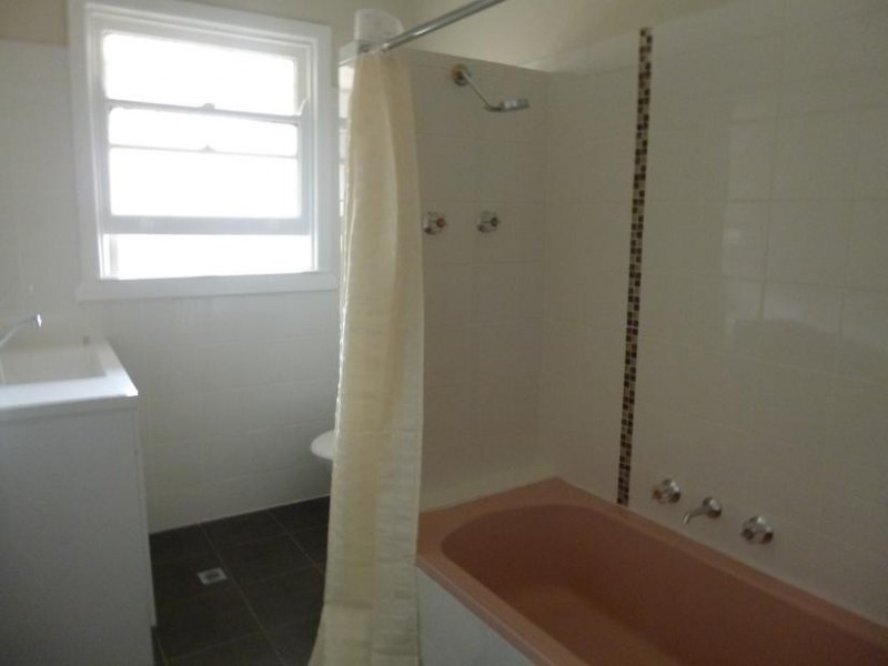 37 Cringila St, Cringila NSW 2502