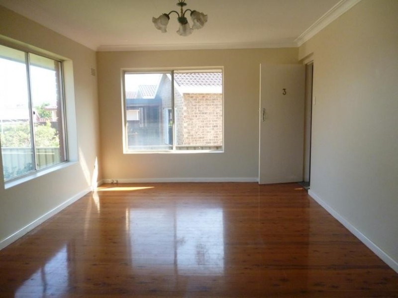 1 Cleverdon Crescent, Figtree NSW 2525