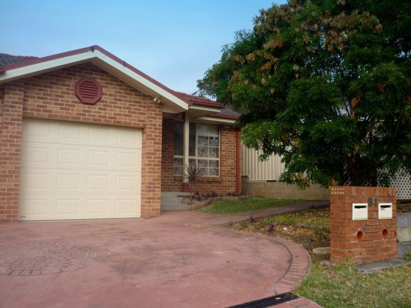 2/51 Waples Road, Farmborough Heights NSW 2526