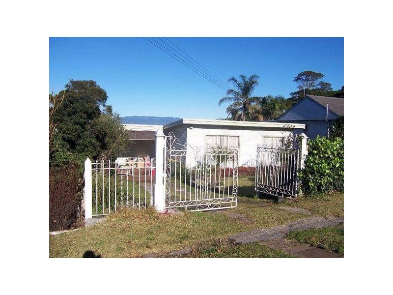 137 Northcliffe Drive, Lake Heights NSW 2502