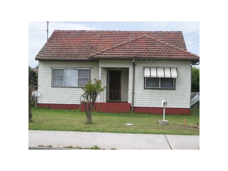 10 Fraser Street, Unanderra NSW 2526