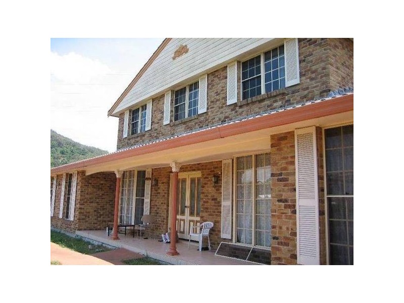 10 Jarrah Crescent, Cordeaux Heights NSW 2526