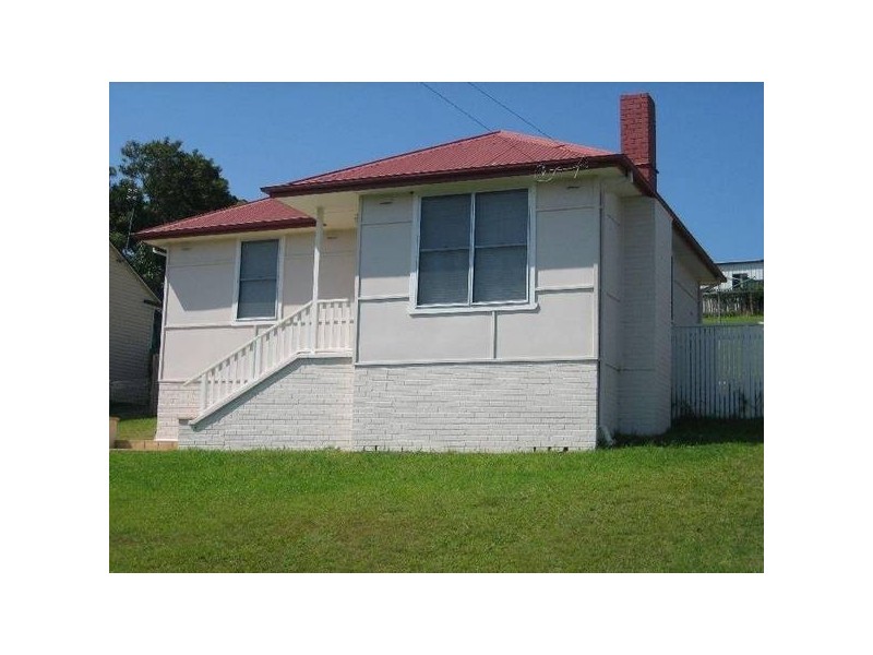 42 Maynes Road, Unanderra NSW 2526