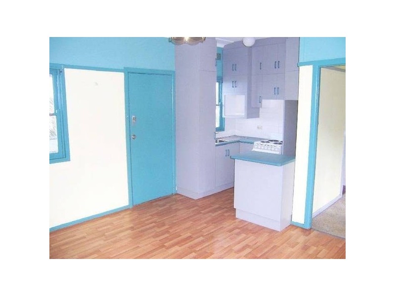 Northcliffe Drive, Lake Heights NSW 2502