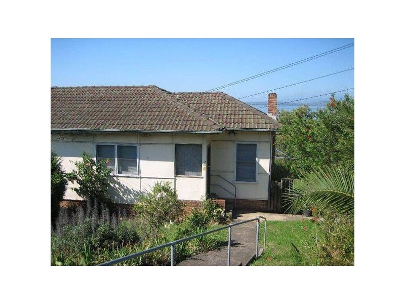 19A Northcliffe Drive, Lake Heights NSW 2502