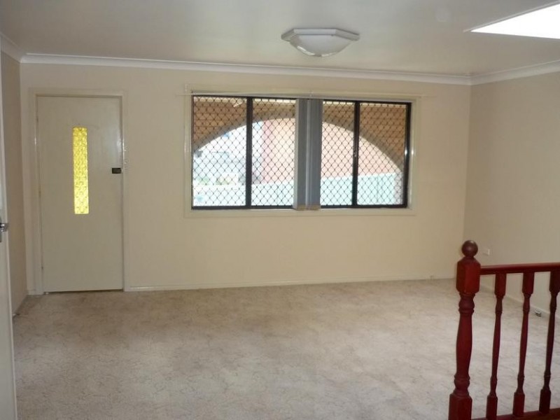 2/5 Rachel Crescent, Figtree NSW 2525