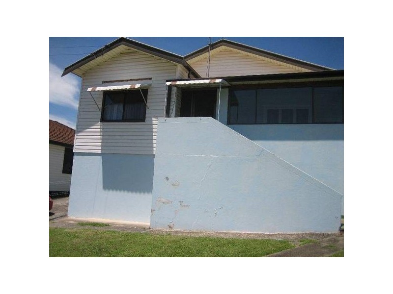 Beatus Street, Unanderra NSW 2526