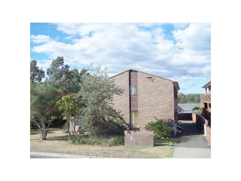 2/3 Birch Cres, Corrimal East NSW 2518