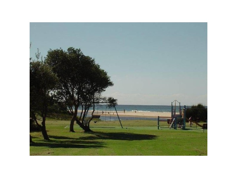 2/3 Birch Cres, Corrimal East NSW 2518