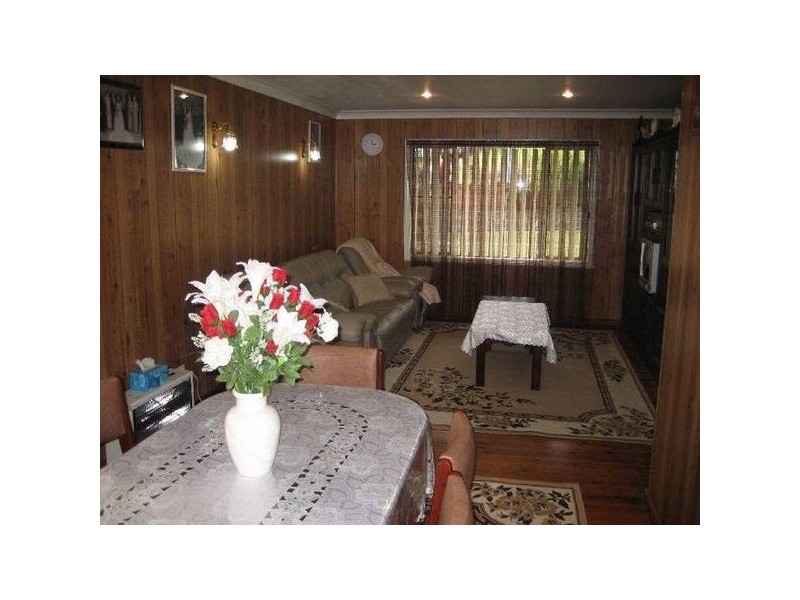 307 Flagstaff Rd, Lake Heights NSW 2502