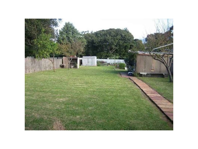 307 Flagstaff Rd, Lake Heights NSW 2502
