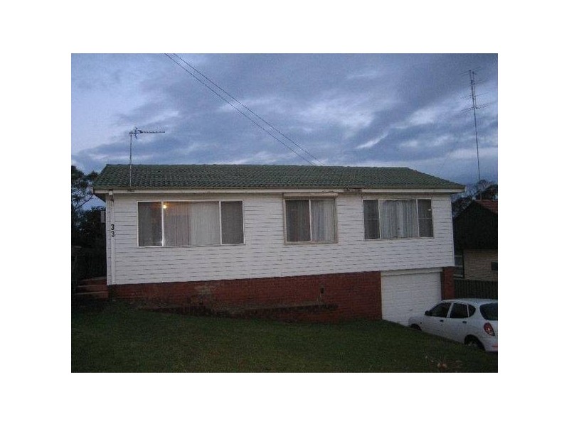 33 Beveles Ave, Unanderra NSW 2526