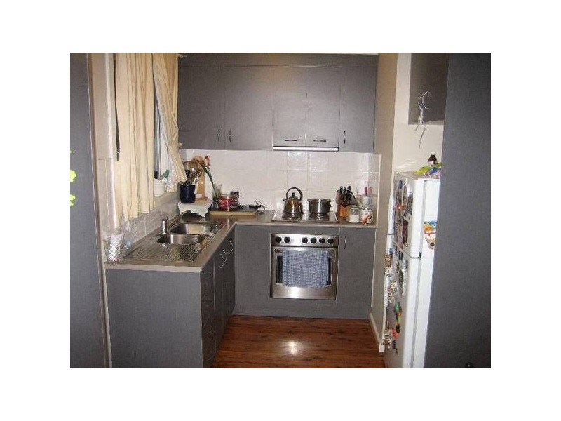 33 Beveles Ave, Unanderra NSW 2526