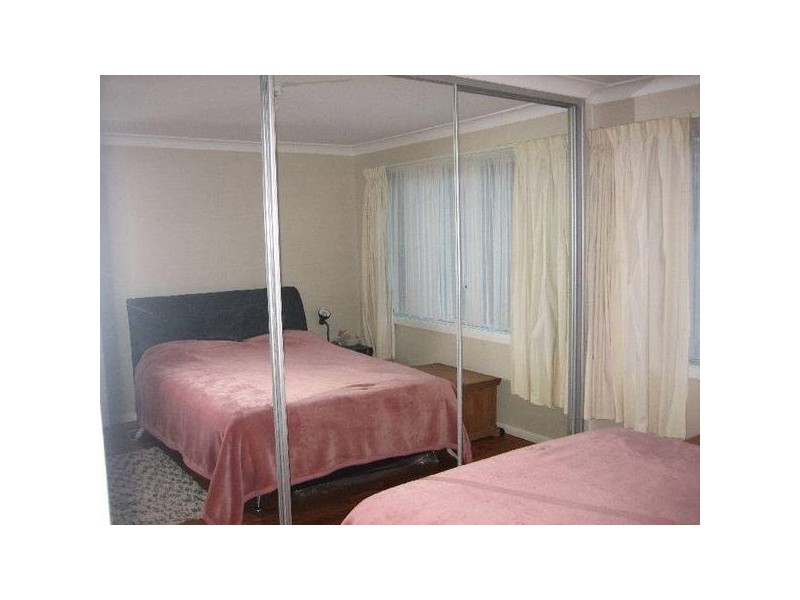 33 Beveles Ave, Unanderra NSW 2526