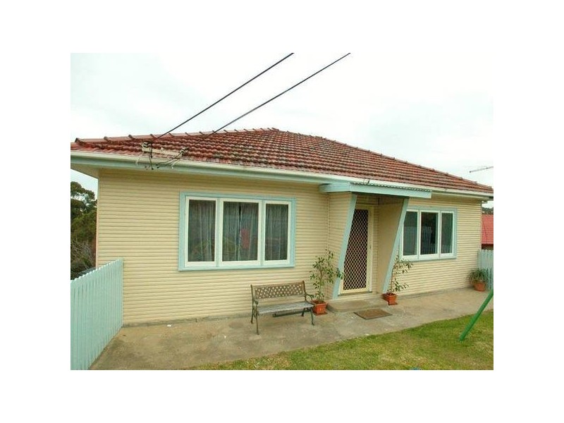27 Bruce St, Unanderra NSW 2526