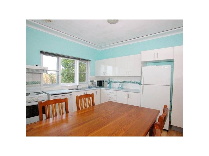 27 Bruce St, Unanderra NSW 2526