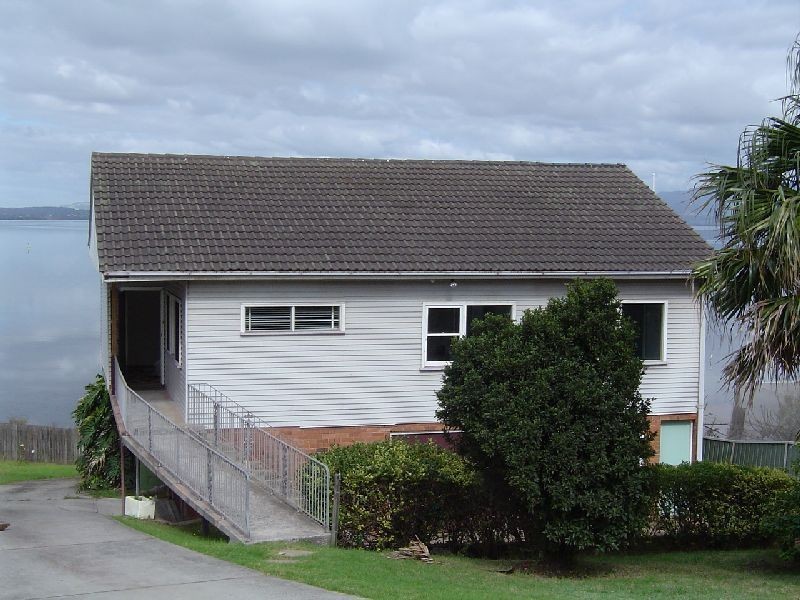 1/121 Northcliffe Drive, Lake Heights NSW 2502