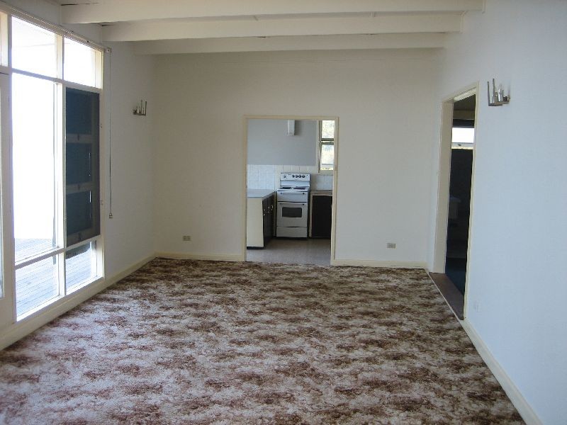 1/121 Northcliffe Drive, Lake Heights NSW 2502