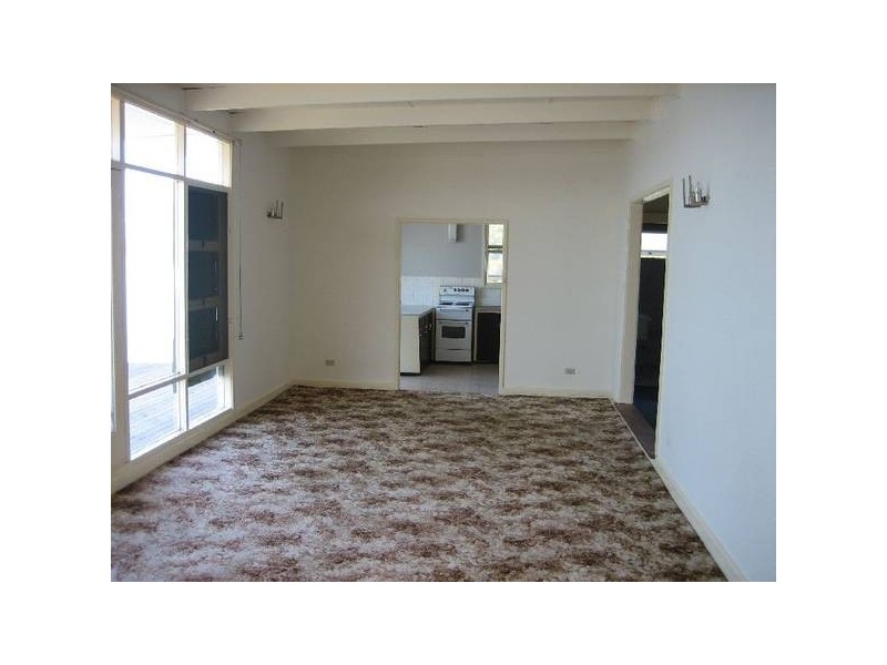 121 Northcliffe Drive, Lake Heights NSW 2502