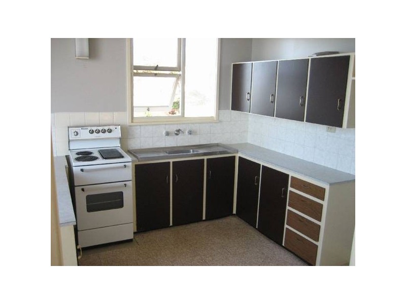121 Northcliffe Drive, Lake Heights NSW 2502