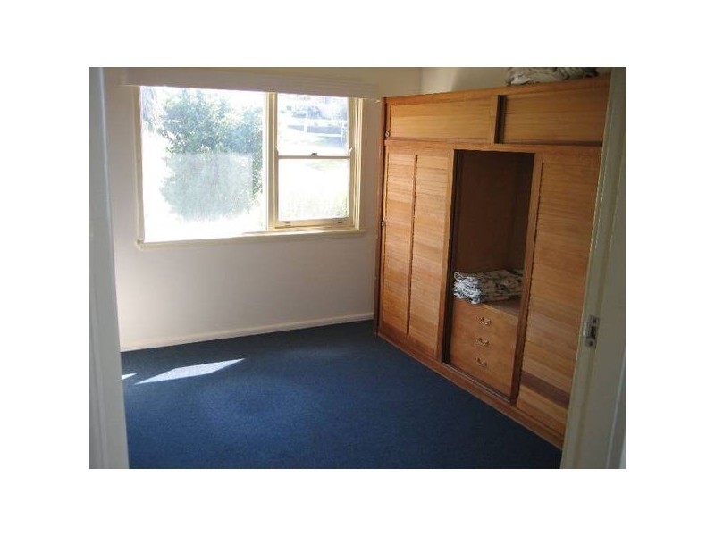 121 Northcliffe Drive, Lake Heights NSW 2502