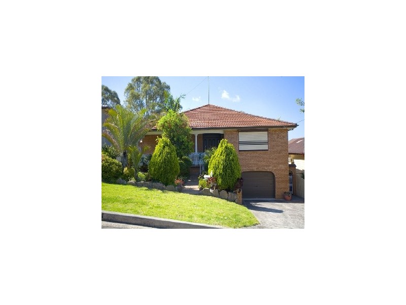 27 Beveles Ave, Unanderra NSW 2526