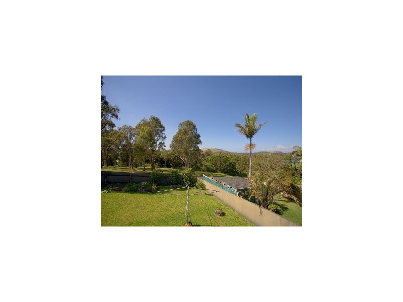27 Beveles Ave, Unanderra NSW 2526