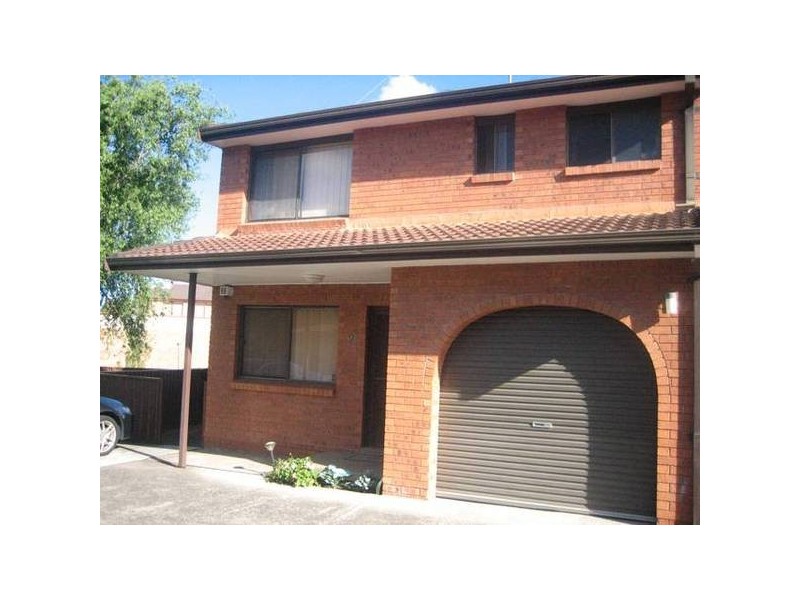 2/96 Central Road, Unanderra NSW 2526