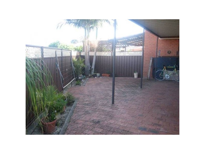 2/96 Central Road, Unanderra NSW 2526