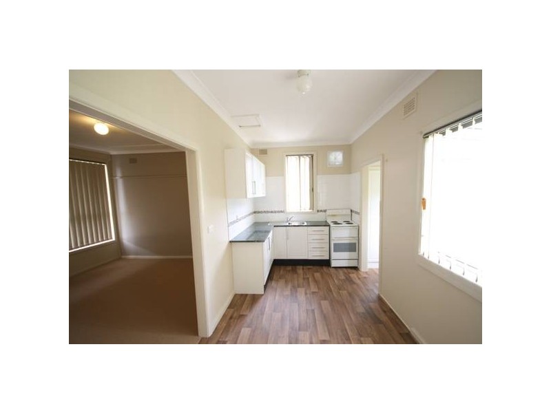 34 Rose Parade, Unanderra NSW 2526