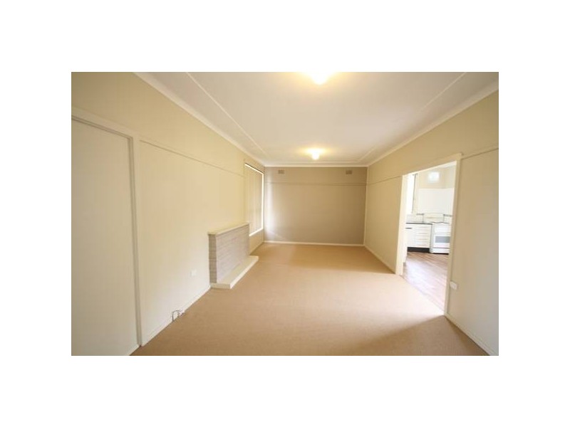 34 Rose Parade, Unanderra NSW 2526