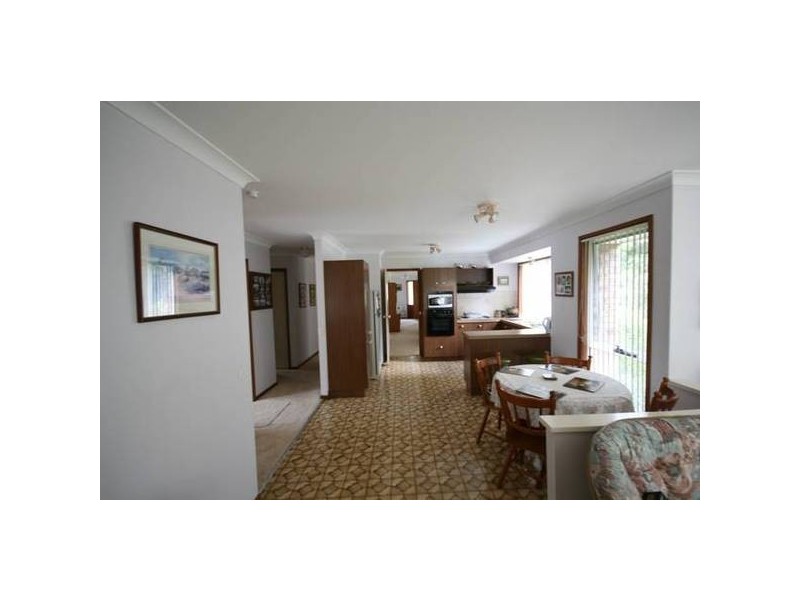 10 Central Road, Cordeaux Heights NSW 2526