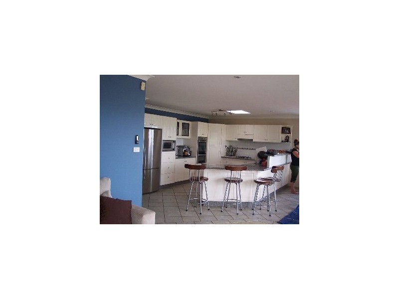 17 Silvertop Pde, Cordeaux Heights NSW 2526