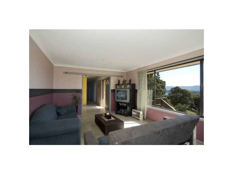 271 Flagstaff Road, Lake Heights NSW 2502